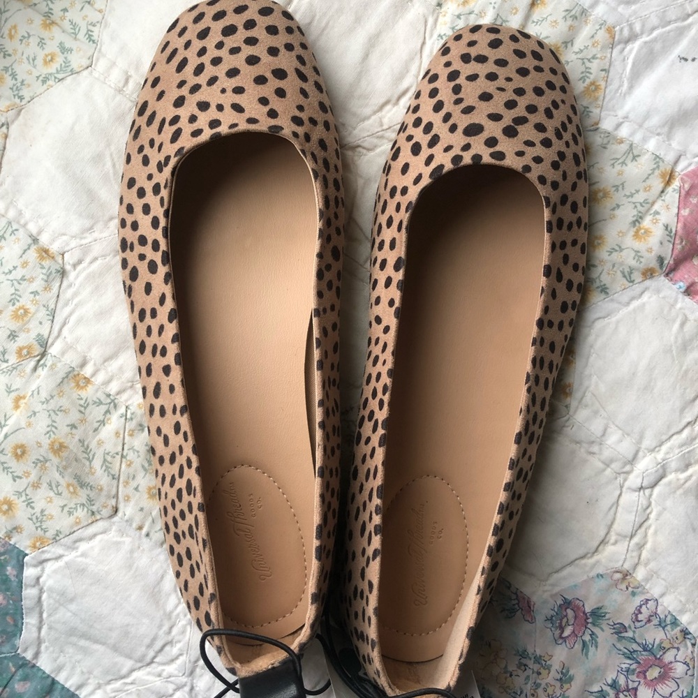 Universal Thread Cheetah flats 7